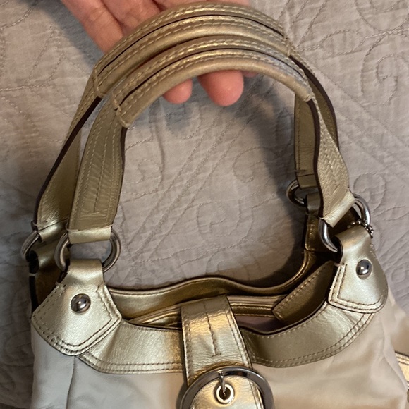 Coach Soho Hobo Leather White, Gold Metallic w/purple interior. 3 int sectns - Picture 9 of 14